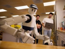 Robot Memo - Người giúp việc thông minh thế hệ mới