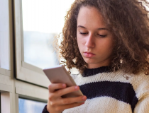 Tại sao một bộ phận người trẻ dần quay lưng với AI?