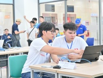 Các đội tuyển PROCON và Phần mềm nguồn mở bước vào ngày tranh tài kịch tính tại OLP’25