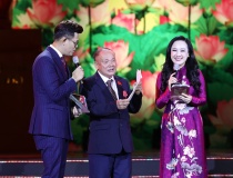 Từ phòng thí nghiệm công nghệ cao đến xưởng cơ khí làng quê: Những ngọn lửa thi đua lan tỏa