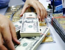 Mua bán “trao tay” ngoại tệ, vàng không phép sẽ bị phạt và tịch thu tài sản