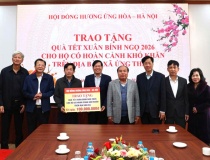 Hội đồng hương Ứng Hòa tại Hà Nội trao tặng quà Tết trị giá 100 triệu đồng cho các gia đình có hoàn cảnh khó khăn xã Ứng Thiên