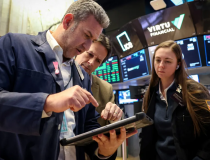 Chứng khoán Mỹ lập kỷ lục nhờ cổ phiếu Big Tech, giá dầu tăng 3%