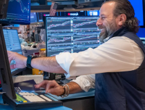 Chứng khoán Mỹ tăng điểm mạnh dù Nvidia bị nghi ngờ, giá dầu lao dốc sau tin Iran