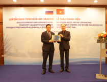 GS.VS. Châu Văn Minh được trao danh hiệu Đại sứ Khoa học và Giáo dục Liên bang Nga