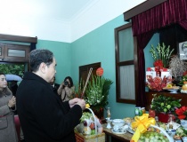 Chủ tịch Quốc hội Trần Thanh Mẫn dâng hương tưởng nhớ Chủ tịch Hồ Chí Minh tại Nhà 67