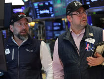 Dow Jones lập kỷ lục trước thềm loạt báo cáo quan trọng, giá dầu tăng sau cảnh báo của Mỹ về Iran