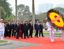 Lãnh đạo Đảng, Nhà nước và thành phố Hà Nội dâng hương tại Nghĩa trang Mai Dịch