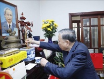 Tổng Bí thư Tô Lâm dâng hương tưởng niệm Thủ tướng Phạm Văn Đồng