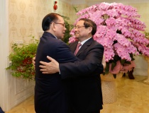 Thủ tướng Phạm Minh Chính thăm nguyên lãnh đạo Đảng, Nhà nước và dâng hương tưởng nhớ các đồng chí cố lãnh đạo