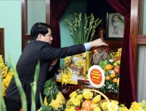 Chủ tịch nước Lương Cường dâng hương tưởng niệm Chủ tịch Hồ Chí Minh
