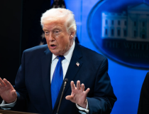 Tổng thống Trump áp thuế quan toàn cầu mới 10% sau khi Tòa án Tối cao Mỹ bác bỏ thuế đối ứng