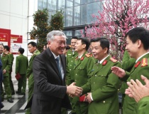 Phó Thủ tướng Thường trực Nguyễn Hòa Bình thăm, chúc Tết cán bộ, chiến sĩ Cục C03