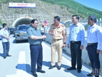Thủ tướng Phạm Minh Chính đi kiểm tra các dự án giao thông trọng điểm khu vực miền Trung