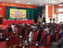 Ứng cử viên đại biểu HĐND xã Minh Châu tiếp xúc cử tri vận động bầu cử