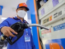 Giá xăng dầu tăng sốc: Khẩn trương tìm phương án bình ổn