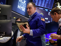 Chứng khoán Mỹ đảo chiều xanh rực, giá dầu trượt về 90 USD/thùng sau phát biểu của Tổng thống Trump