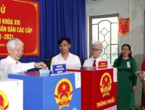 Nguyên Chủ tịch nước Nguyễn Minh Triết đi bầu cử tại Thành phố Hồ Chí Minh