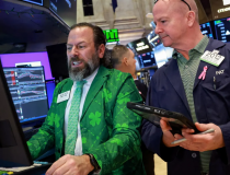 Chứng khoán Mỹ giữ đà hồi phục dù giá dầu leo thang trở lại