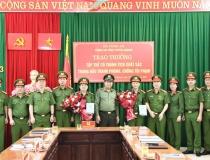 Tuyên Quang trao thưởng ban chuyên án phá đường dây buôn bán hàng cấm xuyên biên giới