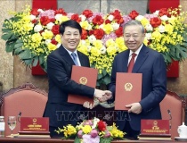 Bàn giao công tác giữa Tổng Bí thư, Chủ tịch nước Tô Lâm và nguyên Chủ tịch nước Lương Cường