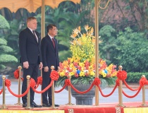 Thủ tướng Lê Minh Hưng chủ trì lễ đón Thủ tướng Slovakia thăm chính thức Việt Nam
