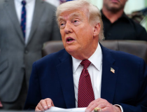 Tổng thống Trump gia hạn thỏa thuận ngừng bắn với Iran