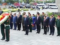 Tổng Bí thư, Chủ tịch nước Tô Lâm dâng hương tưởng niệm các Anh hùng liệt sĩ tại TP. Đà Nẵng