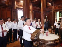 Thường trực Ban Bí thư dâng hương tưởng niệm Chủ tịch Hồ Chí Minh tại Nghệ An