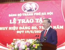 Phát biểu của Tổng Bí thư, Chủ tịch nước Tô Lâm tại Lễ trao tặng Huy hiệu Đảng cho đảng viên lão thành của Đảng bộ Hà Nội