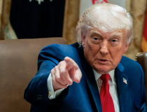 Trump bác bỏ khả năng Iran và Oman kiểm soát eo biển Hormuz, thỏa thuận vẫn bế tắc