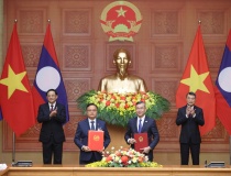 Việt Nam và Lào trao nhiều văn kiện hợp tác quan trọng