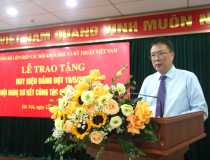 Đảng ủy VUSTA sơ kết 6 tháng đầu năm và trao huy hiệu Đảng cho 14 đảng viên