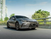 Toyota Việt Nam điều chỉnh giá bán Camry HEV Premium 