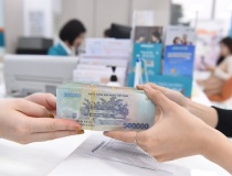 Doanh nghiệp gánh lãi suất, ngân hàng lo nợ xấu