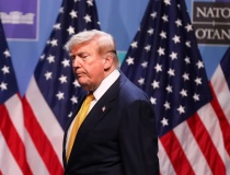 Các cuộc không kích của Iran, Lindsey Graham qua đời, Apple kiện OpenAI và nhiều tin tức khác trong Morning Squawk