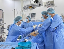 Vinmec Đà Nẵng mổ cấp cứu loại bỏ khối u buồng trứng khổng lồ cho bệnh nhân suy thận