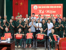 Thủ tướng Lê Minh Hưng thăm, tặng quà các thương binh, bệnh binh tại Ninh Bình