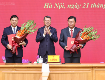 Thủ tướng trao quyết định giao Quyền Bộ trưởng Bộ Nội vụ và bổ nhiệm Thứ trưởng Thường trực Bộ Dân tộc và Tôn giáo