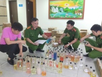 Triệt xóa các đường dây chuyên sản xuất, mua bán các sản phẩm nước hoa giả mạo nhãn hiệu