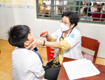Cần Thơ: Hỗ trợ y tế và quà tặng cho thiếu nhi xã Phú Hữu nhân tháng Tri ân
