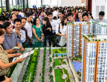 Chung cư cũ 'hạ nhiệt', người bán xuống thang