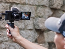 Máy ảnh Sony ZV có dễ sử dụng với người chưa biết khẩu độ và tốc độ màn trập?