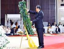 Chủ tịch Quốc hội Trần Thanh Mẫn viếng Chủ tịch Quốc hội Lào Saysomphone Phomvihane
