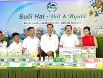 Suối Hai đưa sản phẩm địa phương lên không gian số, livestream thu hút hơn 33.000 lượt xem