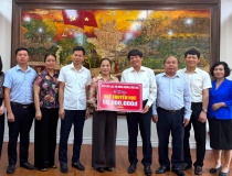 Hội đồng hương Ứng Hòa trao 200 triệu đồng Quỹ Khuyến học cho 4 xã