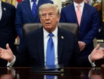Ông Trump bác bỏ cảnh báo an toàn AI
