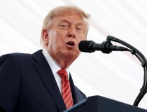 Tổng thống Trump gọi điện cho Jensen Huang của Nvidia tại All-In Summit, gọi làn sóng phản đối trung tâm dữ liệu là 
