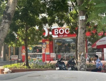 Giữa Thủ Đô đỏ mắt đi tìm sách giáo khoa