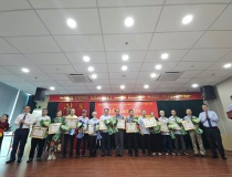 6 đảng viên Chi bộ Cơ quan Hội Tin học Việt Nam được tặng Huy hiệu 35 năm tuổi Đảng
